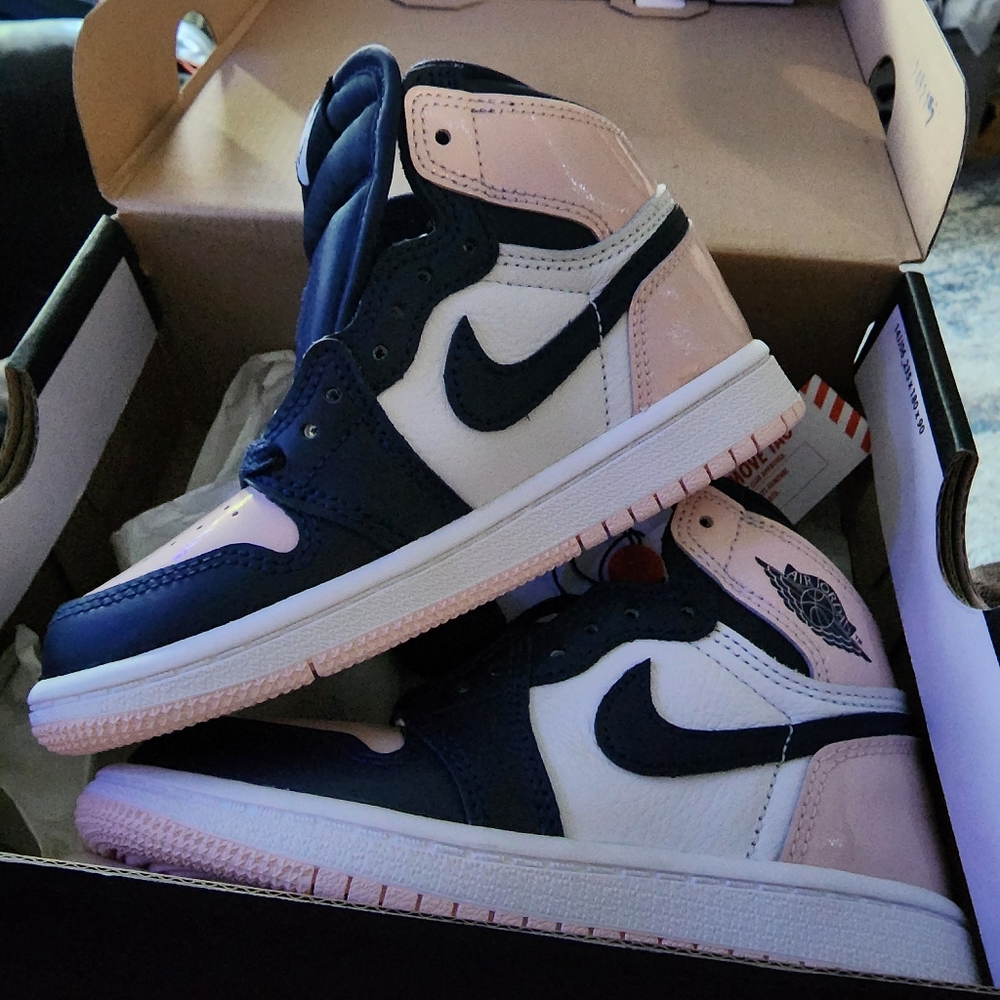 Pre school size 10.5 Jordan 1 Retro High OG